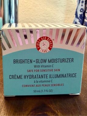 First Aid Beauty Brighten + Glow Moisturizer - Aqua & Silver